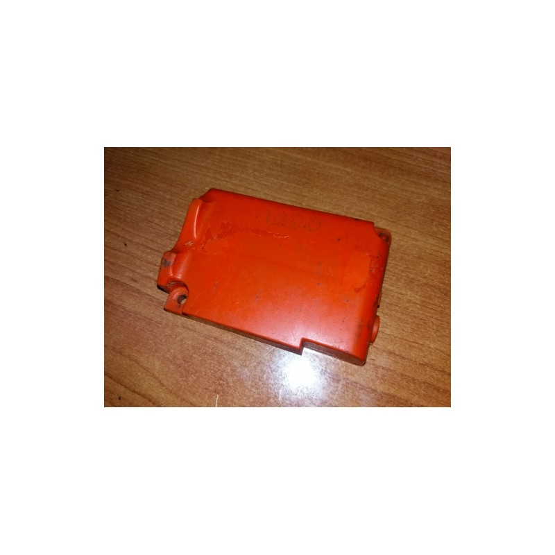 TAPA COMPARTIMENTO CARBURADOR OLEO MAC 932 C